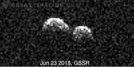 Опсерватории се обединат за да учат редок двоен астероид.