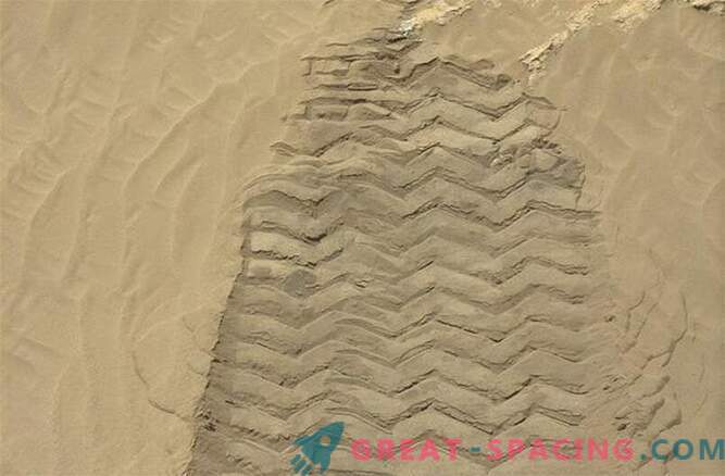 Љубопитност ги истражува дюните на Марс: Фото